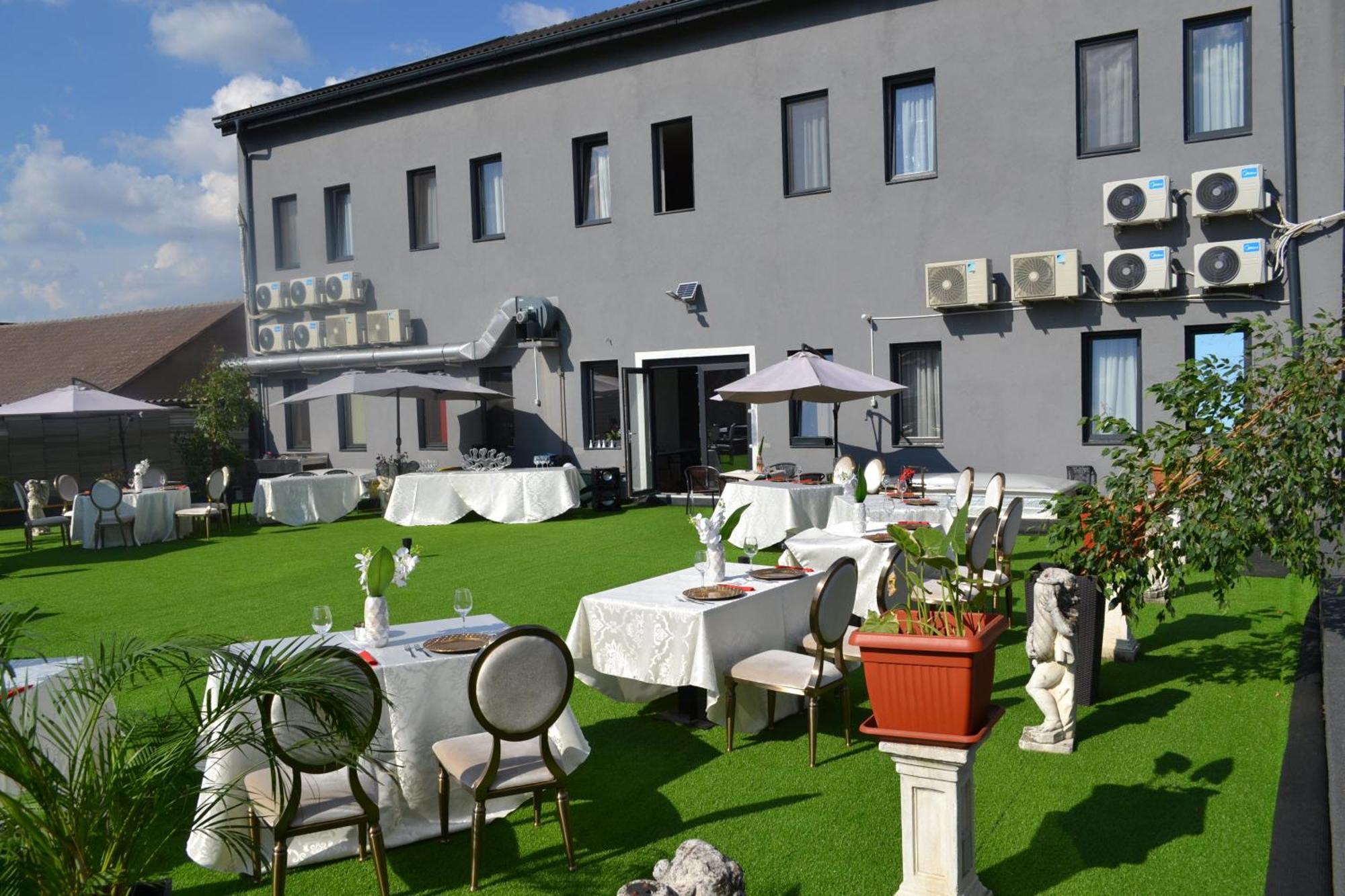 Hotel N Residence 티미쇼아라 외부 사진